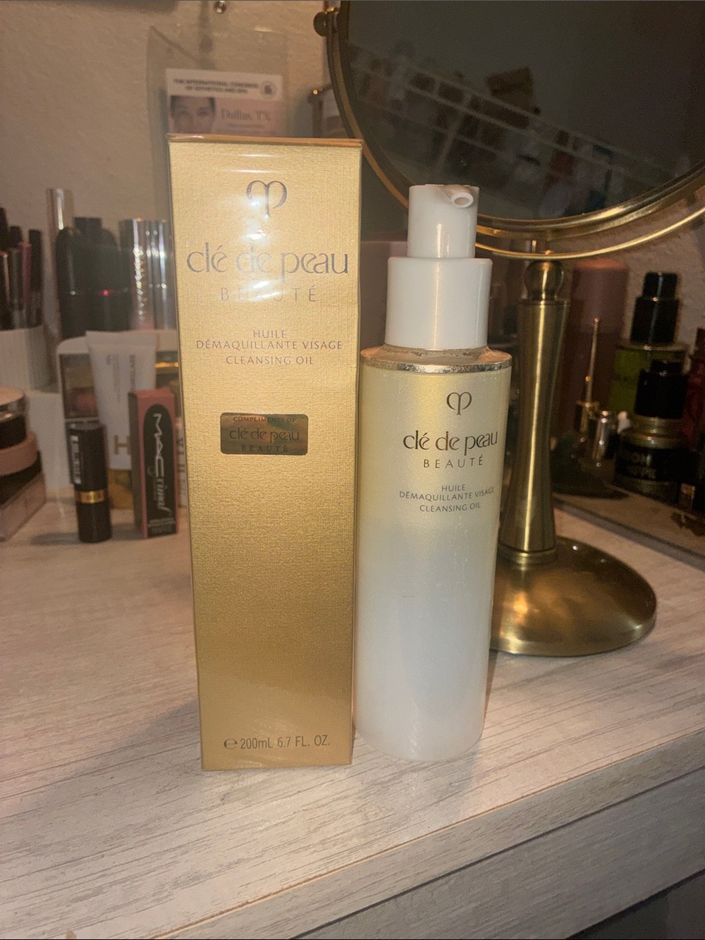 Clé de Peau Beauté Cleansing Oil